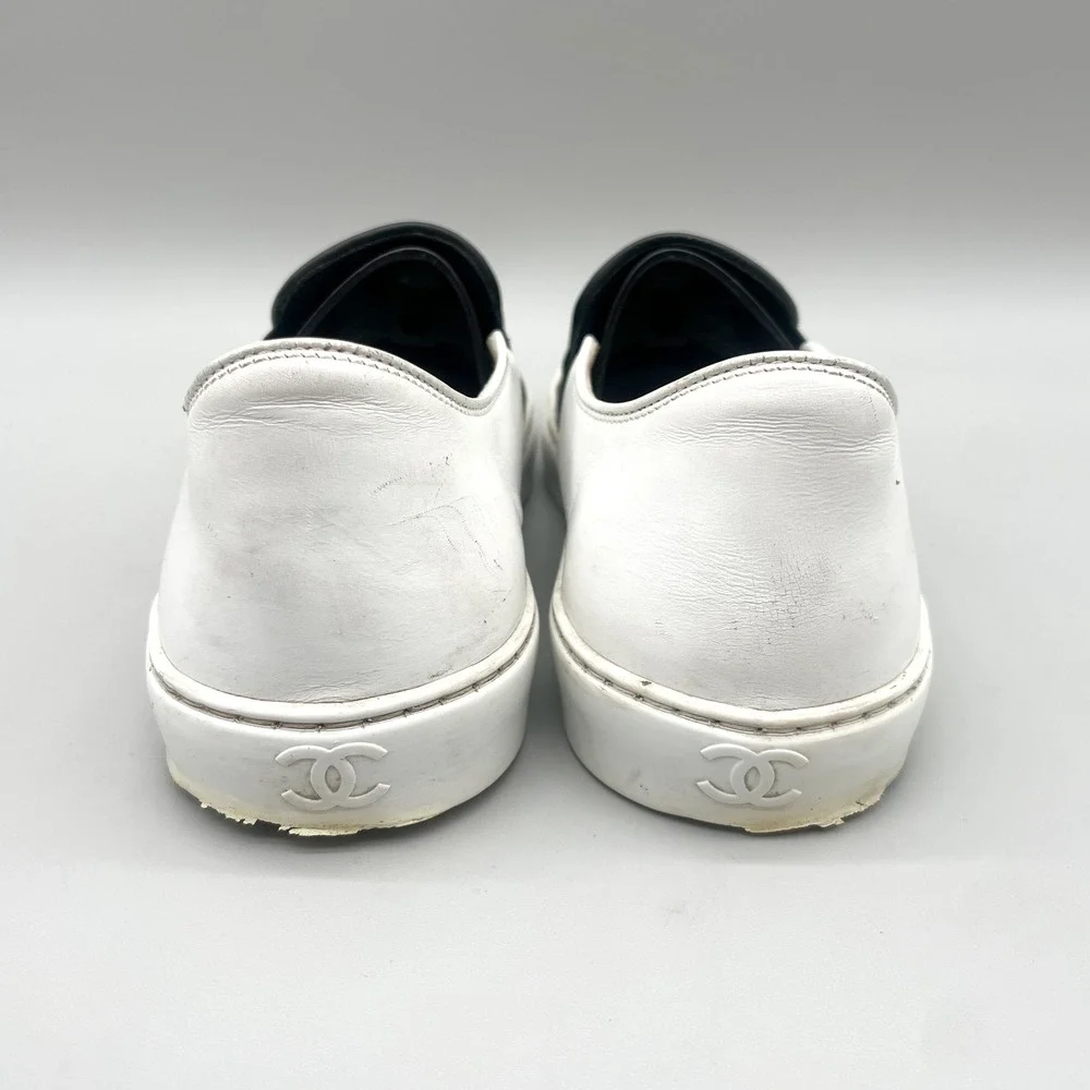 Chanel Womens 40 CC Logo Slip On Sneakers Black White Leather Tennis Preppy Chic